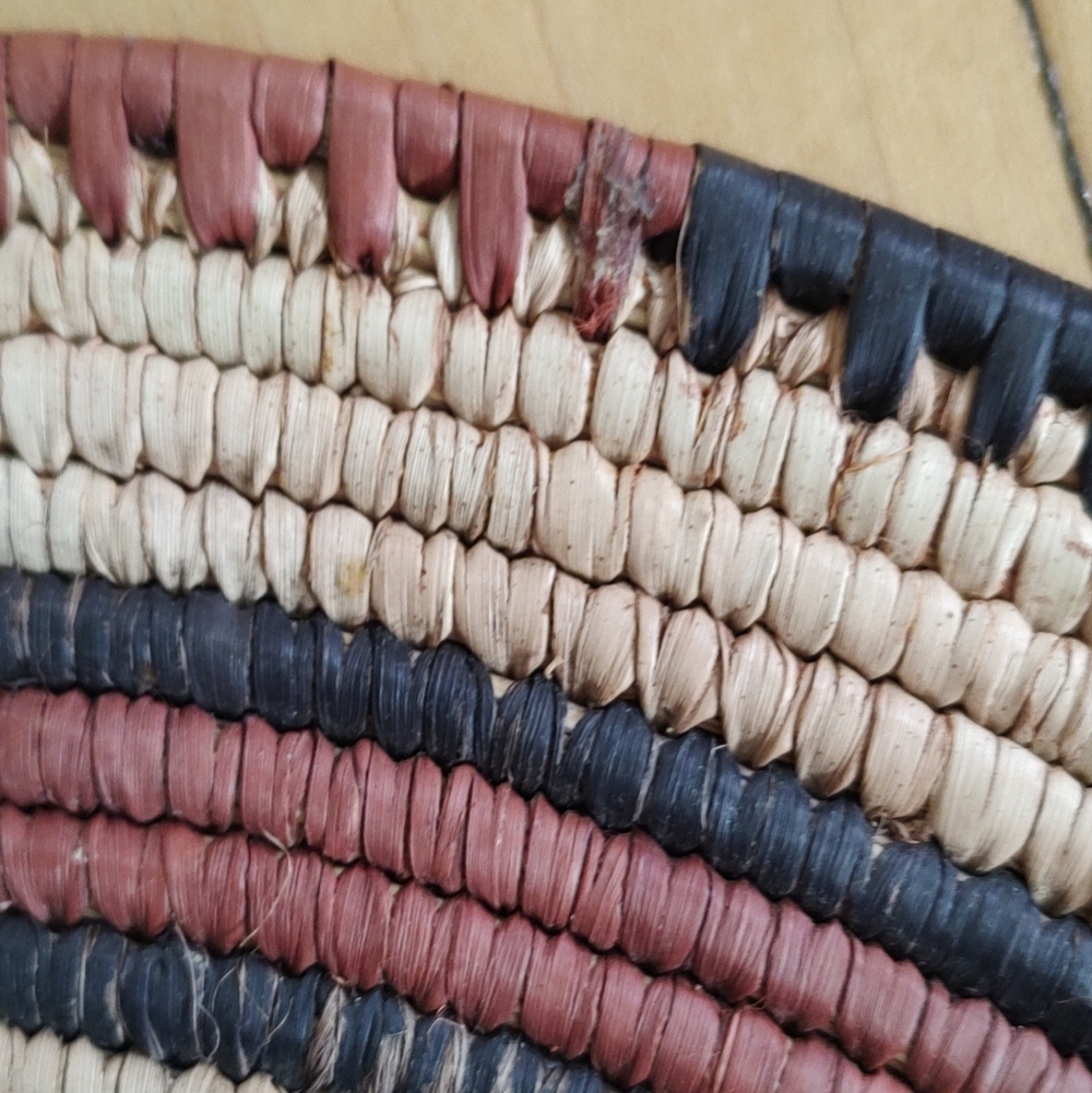 20th Century Nigerian Handwoven Grass Coiled Flat Trivet Placemat - Picture 3 of 5